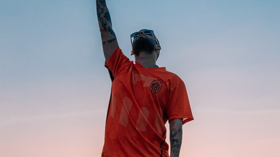 Krawk, músico e influenciador da Los Grandes, disputa vaga em reality show cover image