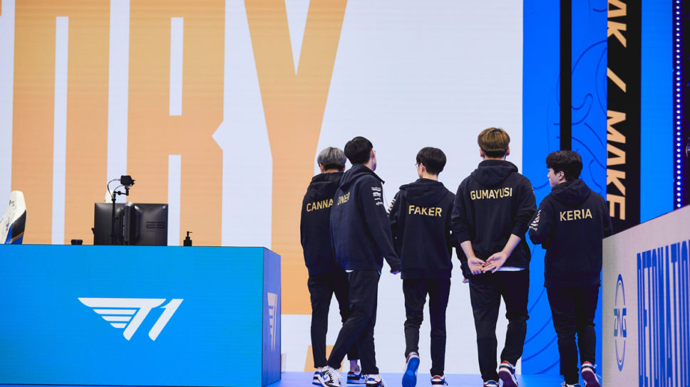 Worlds 2021: T1 de Faker estreia com vitória; DWG KIA bate FPX cover image