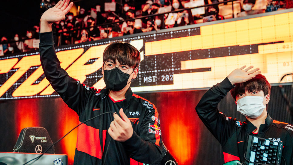 T1 match RNG and G2 with undefeated streak in MSI 2022 group stage cover image