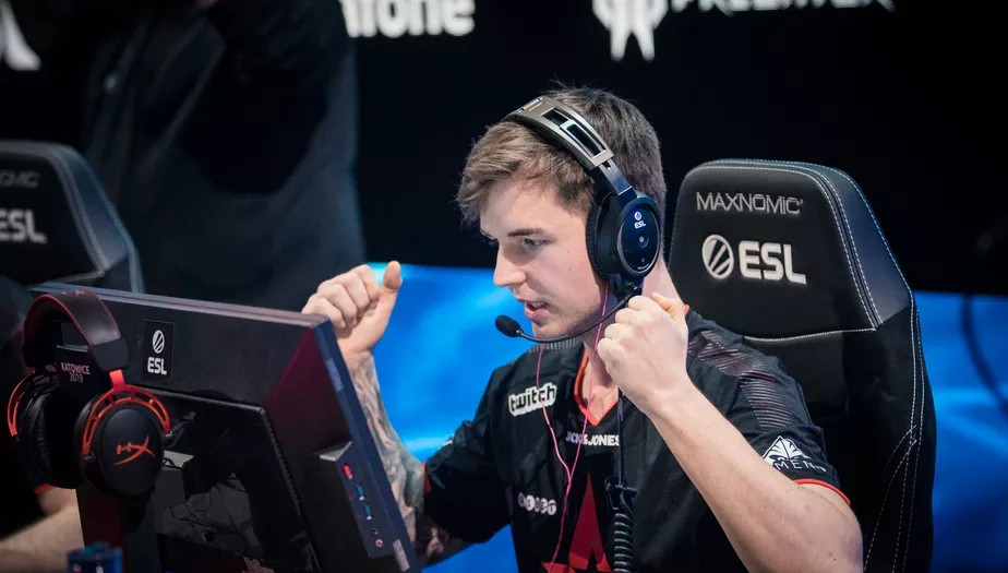 Can Dev1ce save Astralis? cover image
