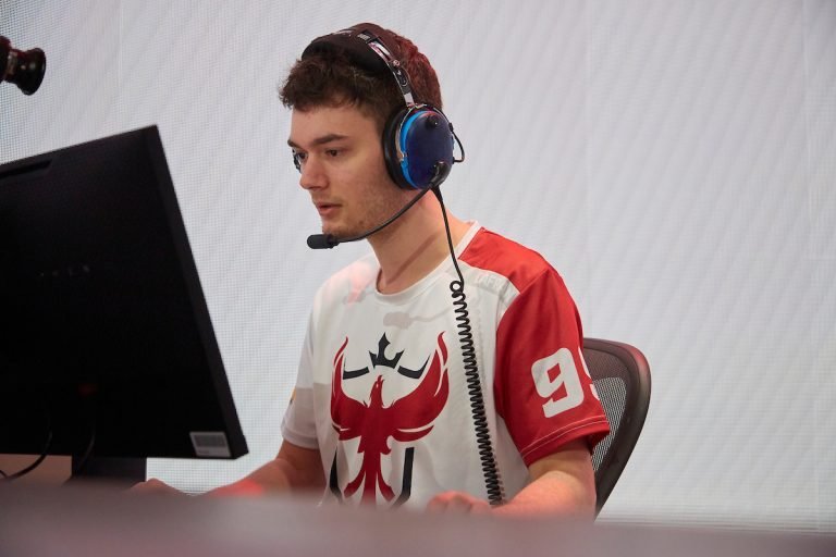 Atlanta Reign signs and unsigns Dafran in under three hours cover image