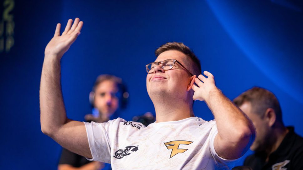 FaZe secure the Top 4 at Fall Finals with a 2-0 over Heroic cover image