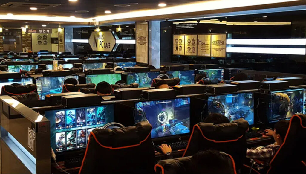 Hundreds of players flock South Korea's PC Bangs and these PC Bangs were a big reason for the growth of esports in the country. Image Credit: <a href="https://seoulinsidersguide.com/pcbang/" target="_blank" rel="noreferrer noopener nofollow">Seoulinsidersguide</a>.