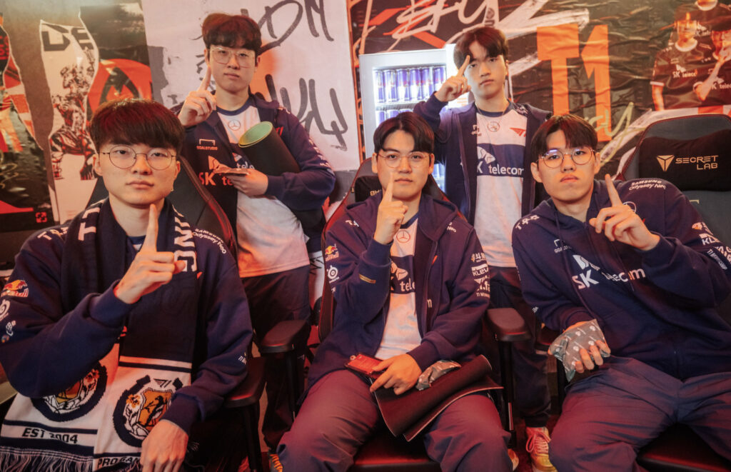 T1 before heading on stage to 3-0 Europe's first seed (Image via Colin Young-Wolff and Riot Games)