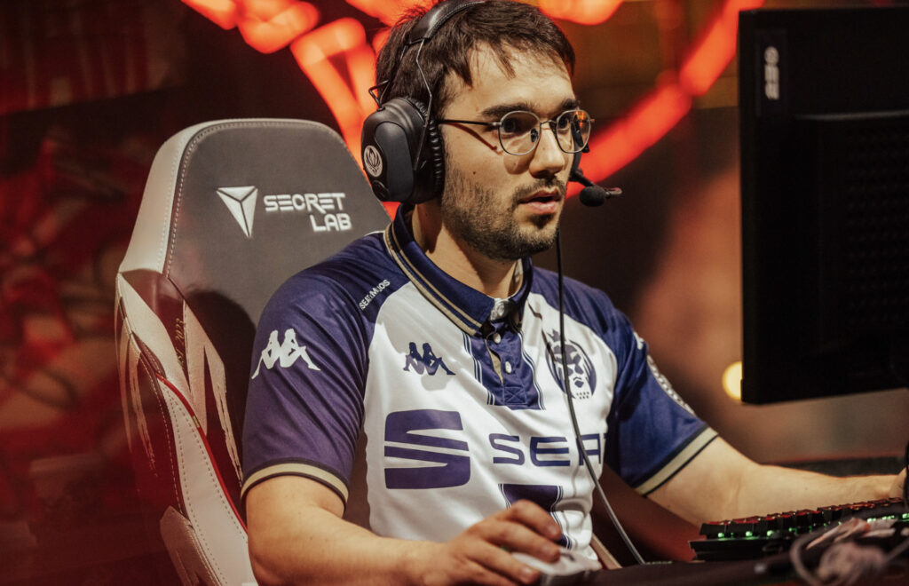 Hylissang on stage playing for G2 Esports (Image via Colin Young-Wolff and Riot Games)