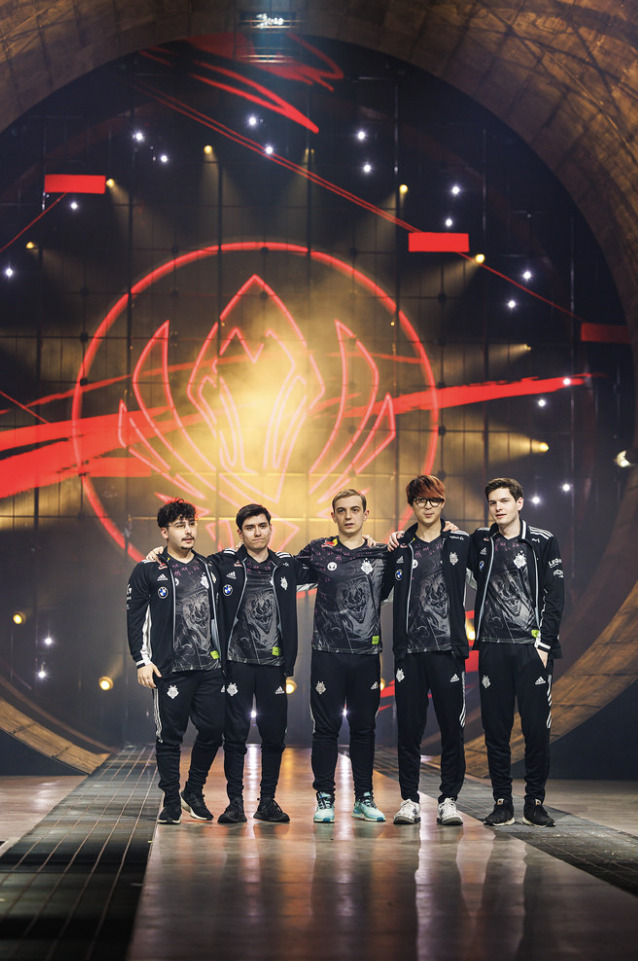 G2's final bow on the MSI 2023 stage (Image via Liu YiCun and Riot Games)