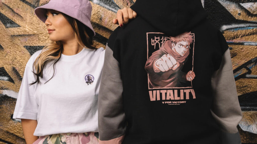 Gojo t-shirt and Yuji hoodie (Image via Team Vitality)