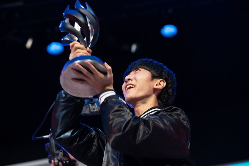 Profit with his MVP playoff trophy. Credit: Blizzard