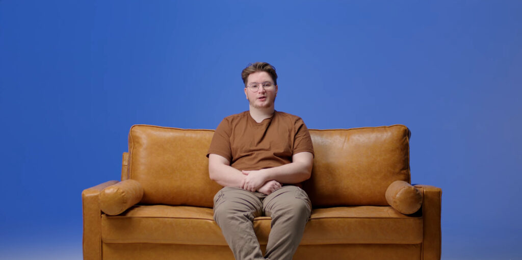 Abuzah, a white male competitor for Seattle Surge CoD, sitting on a brown couch.