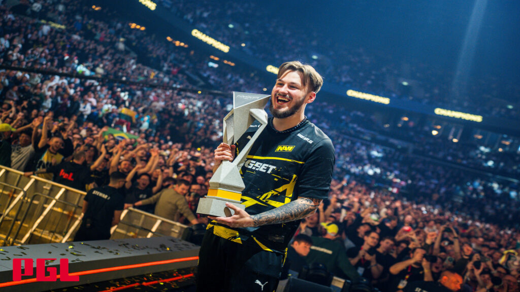 Although NAVI hasn't been at their best lately, can jL come through for them again just like he did at the Major? (Image via João Ferreira and PGL)