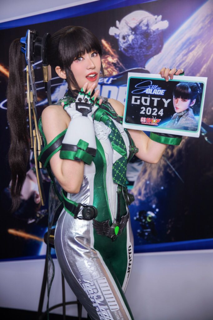 Larissa Rochefort cosplay of EVE from Stellar Blade at Indonesia launch party