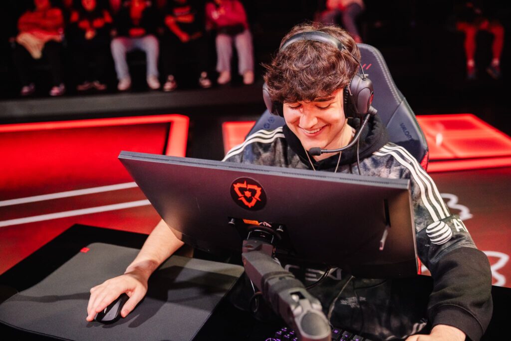 eeiu of 100 Thieves competes, with his proper VALORANT settings, at VCT Americas Kickoff on Day 4 of Week 1 at Riot Games Arena on February 19, 2024.
