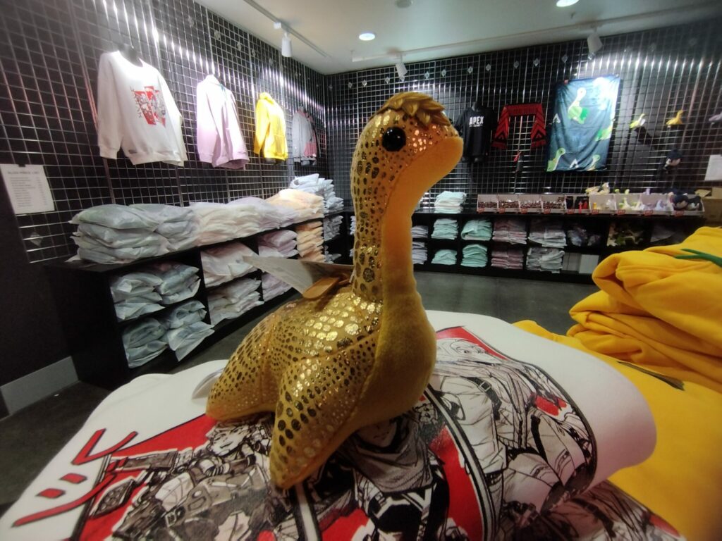 The Golden Nessie on sale at the ALGS Champs 2023 (Image by esports.gg)