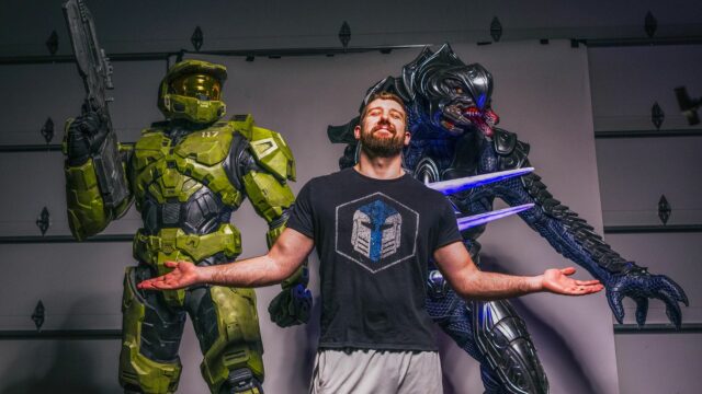 Creator makes 1:1 scale statues of Halo’s Master Chief and Arbiter preview image