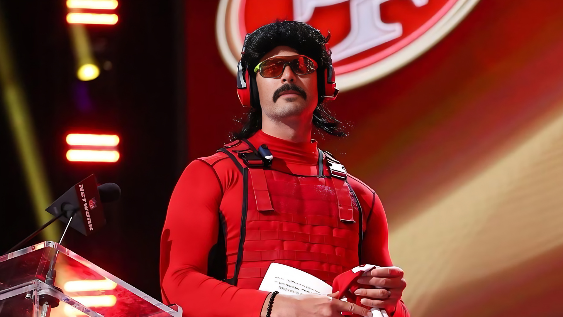 Dr Disrespect обвиняется в «секстинге» несовершеннолетнего, что привело к постоянному бану Twitch в 2020 году