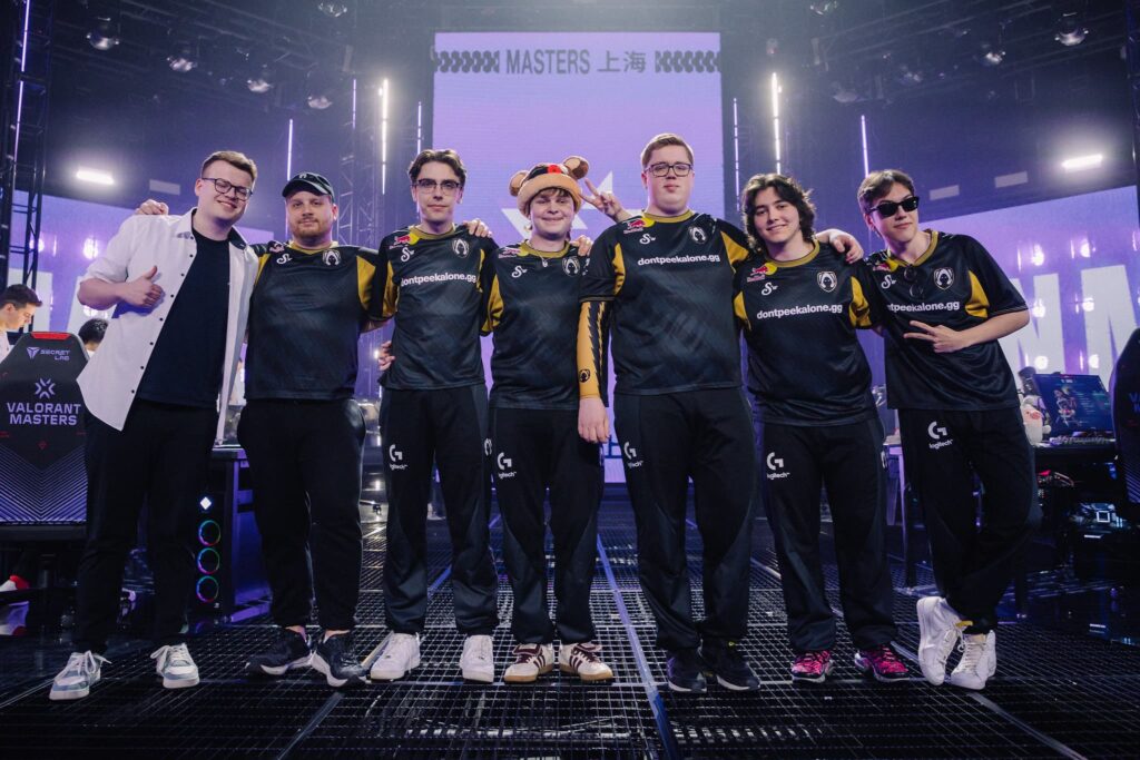 Team Heretics, who plays G2 Esports again, bow on stage after victory against FUT Esports at the VALORANT Masters Shanghai Playoffs Stage Day 5 at the VCT CN Studio on June 03, 2024 in Shanghai, China. 