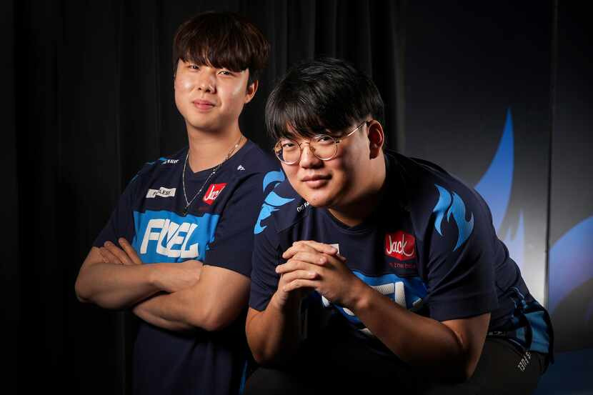 Fearless and the Dallas Fuel (Image via <a href="https://www.dallasnews.com/sports/dallas-fuel/2022/04/29/fearless-hanbin-happy-to-share-dallas-fuels-tank-crown-in-new-era-of-overwatch-league/">Dallas Morning News</a>)