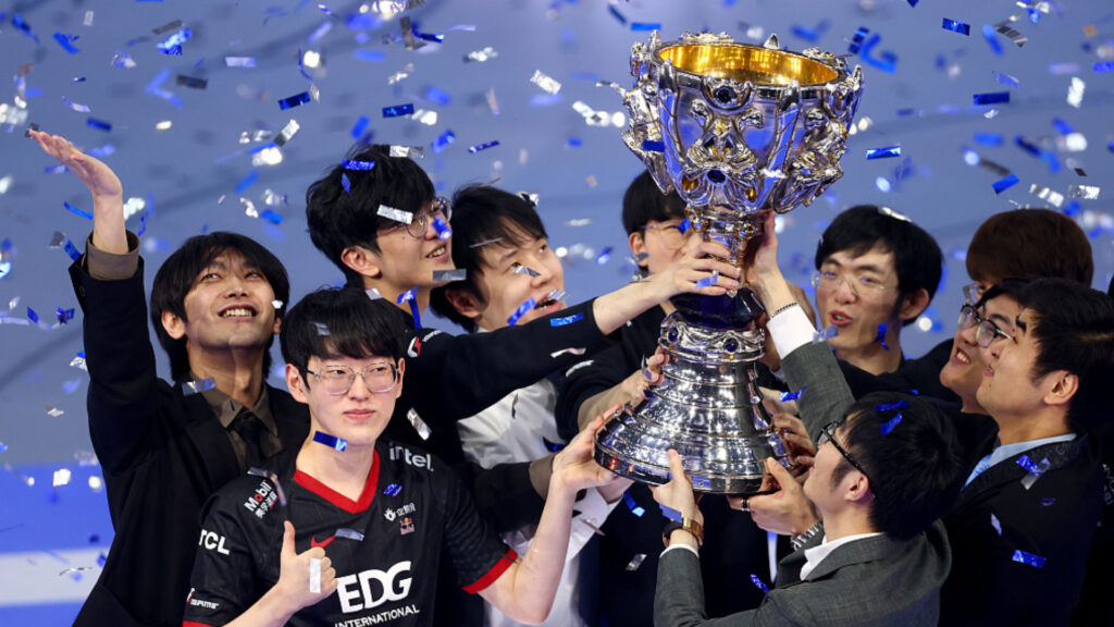 EDward Gaming won the Worlds 2021 (Images via Riot Games)