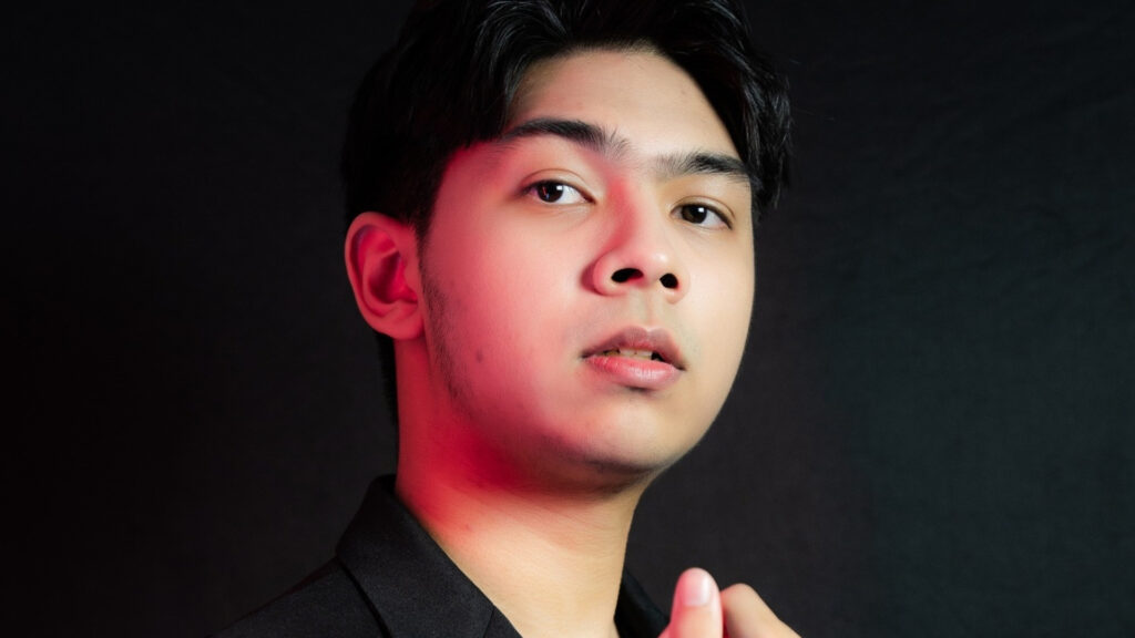 Lastcrosser is a Thai caster for Worlds (Image via Twitch)