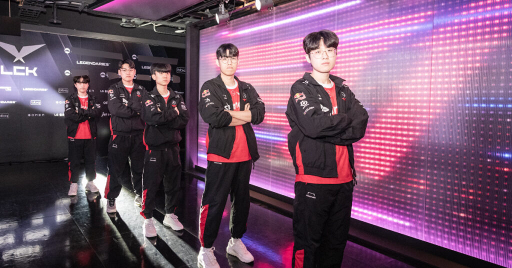 T1 Poby (middle) subs for Faker back in LCK Summer 2023 (Image via LCK)