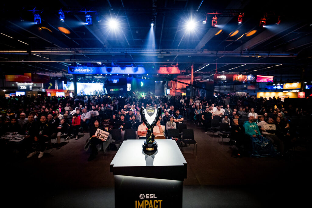 ESL Impact Stockholm Finals trophy and crowd (Image via ESL FACEIT Group | Helena Kristiansso)