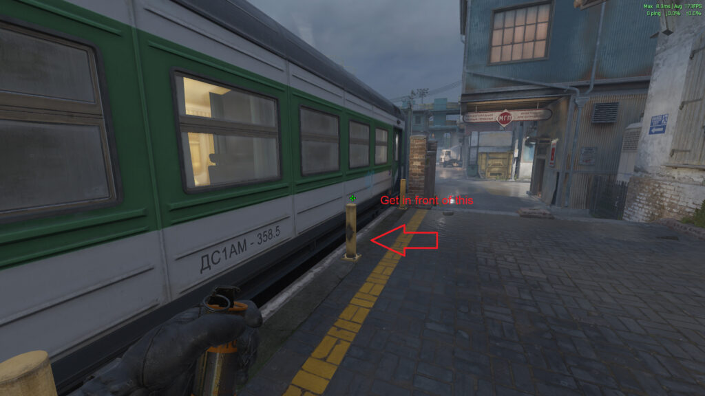 (Get in front of this scratched bollard to use the smoke lineup) Screenshot by esports.gg