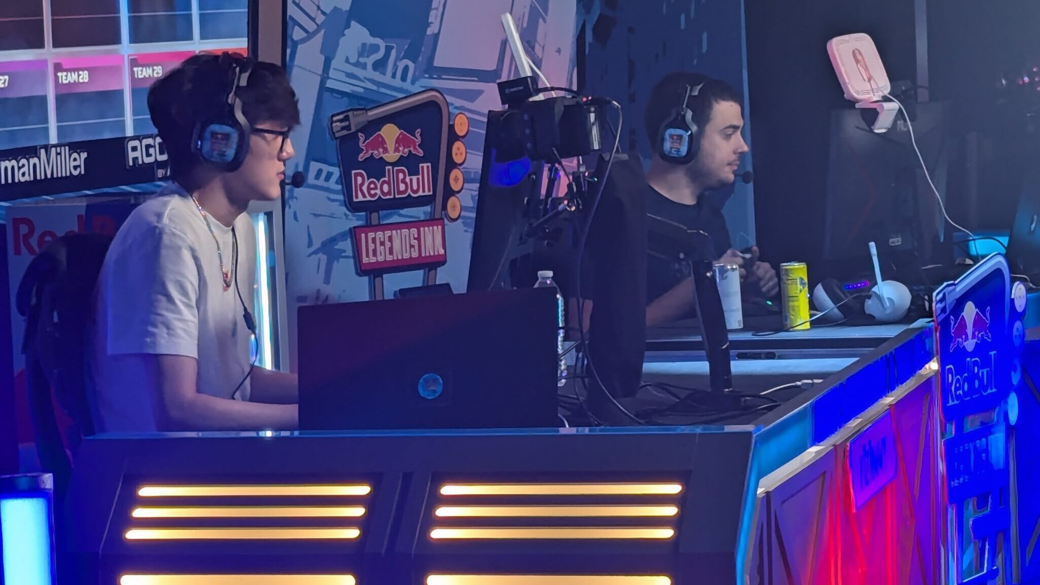 Photo of iiTzTimmy and ImperialHal competing in the Red Bull Legends Inn finals (Image via esports.gg)