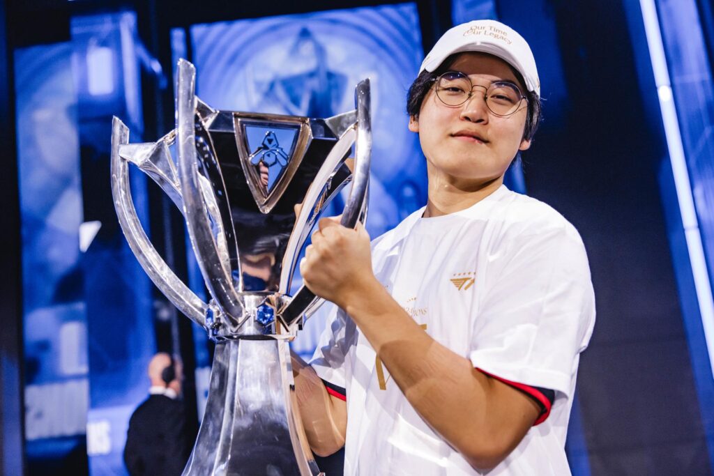 T1 Gumayusi after his Worlds 2024 win (photo by Colin Young-Wolff/Riot Games)