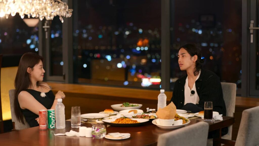 Dinner, Yuk Jun-Seo and Chung You-Jin (Image via Netflix)