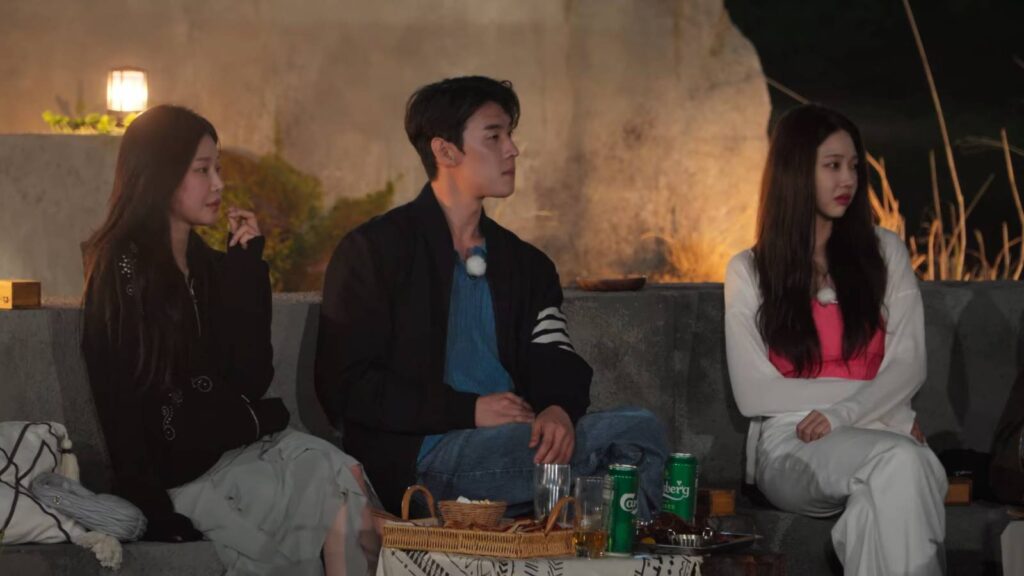 Lee Si-An, Kim Jeong-Su, and Kim Hye-Jin (image via Netflix)