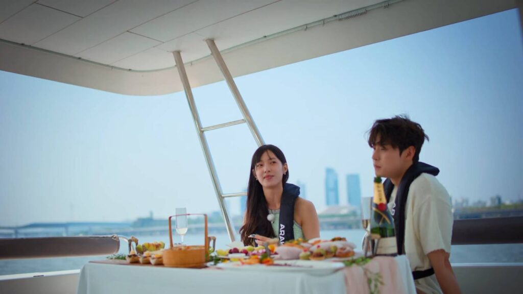 Dinner of Park Hae-Lin and Kim Jeong-Su (Image via Netflix)