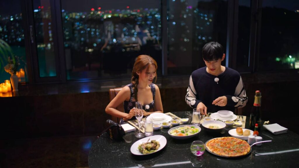 Bae Ji-Yeon and Kim Te-Hwan during their dinner (image via Netflix)