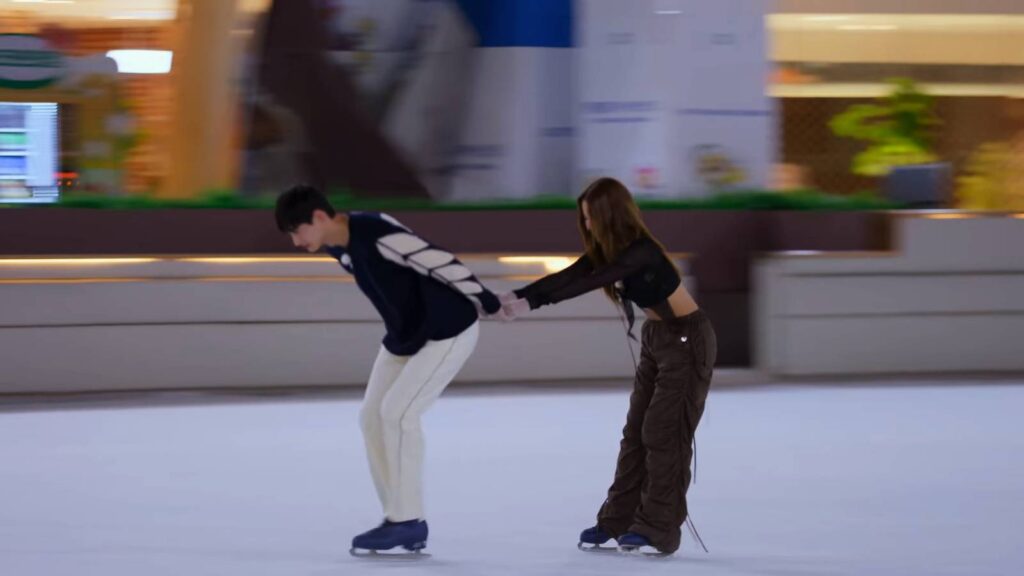 Bae Ji-Yeon and Kim Te-Hwan on an ice rink (image via Netflix)