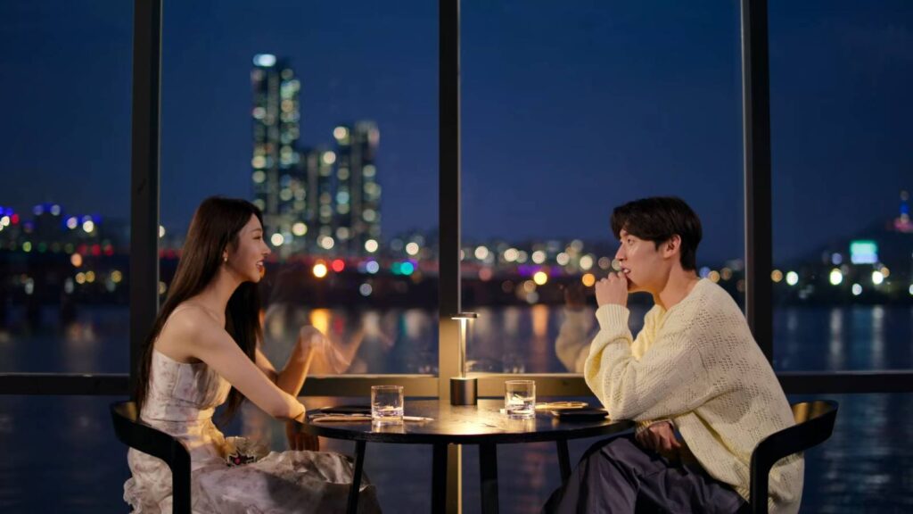 Kim Jeong-Su and Kim Hye-Jin having dinner (Image via Netflix)