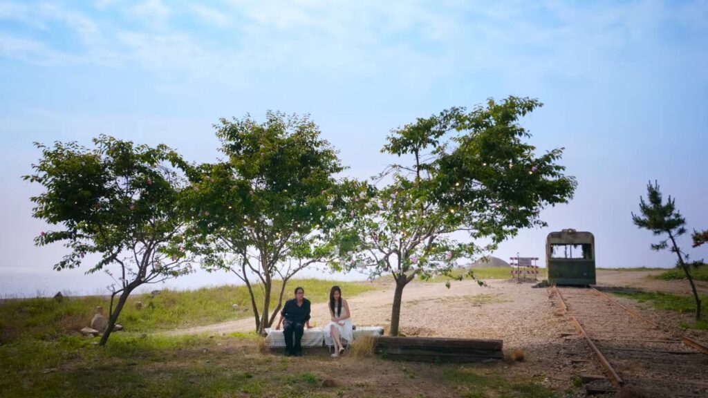 Yuk Jun-Seo and Lee Si-An talking in Inferno (Image via Netflix)