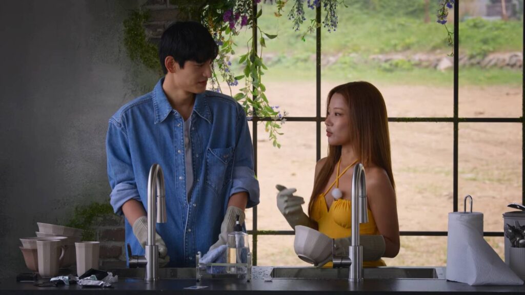 Bae Ji-yeon and Kim Te-hwan discuss their differences (image via Netflix)