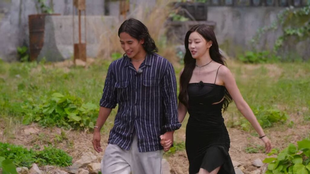 Lee Si-an and Yuk Jun-seo leave the show (image via Netflix)