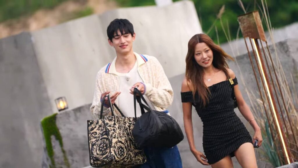 Kim Te-hwan and Bae Ji-yeon leave Inferno for their date (Image via Netflix)