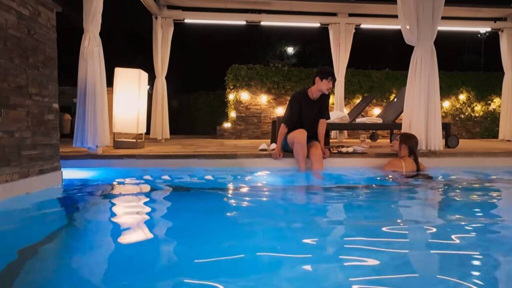 Kim Te-hwan and Bae Ji-yeon in a pool (Image via Netflix)