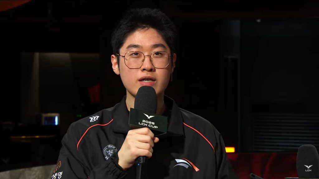 HLE | Zeus during the post-match interview (image via LCK Global)