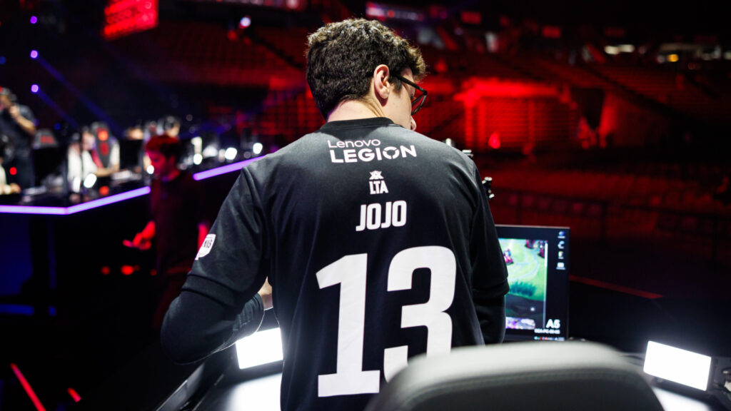 JoJo reveals chaotic communication that jeopardized FURIA's performance (Photo by Liu YiCun/Riot Games)