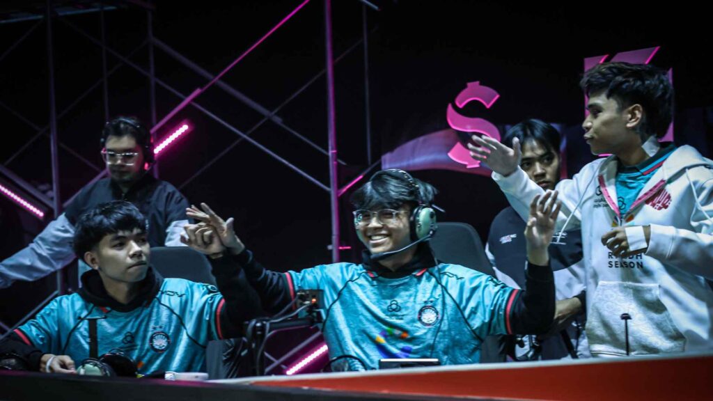 Twisted Minds PH celebrating their win against Team Falcons PH. (Image via MOONTON Games, MPL Philippines)