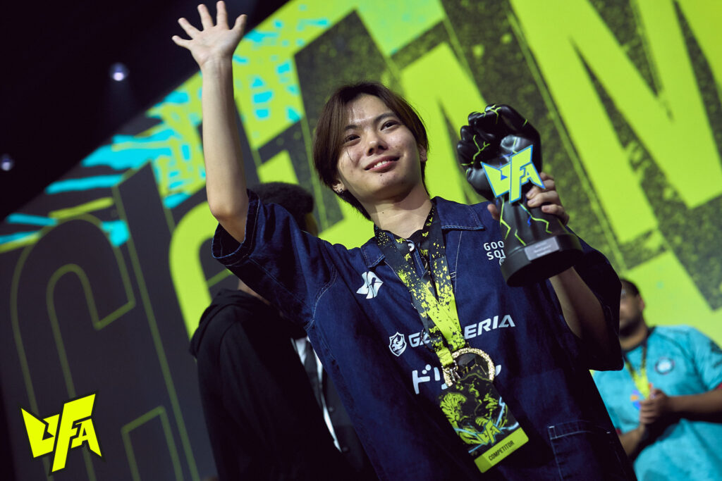 Sahara with the Trophy (Image Via UFA)
