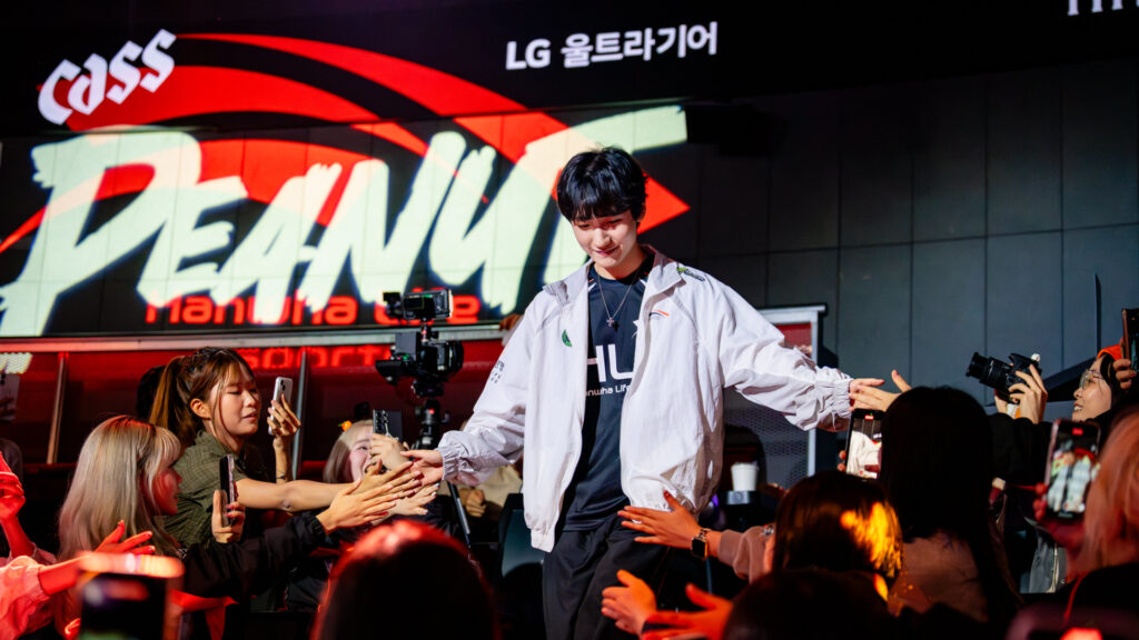 Peanut became a pro player at the age of 16 (Image by LCK)