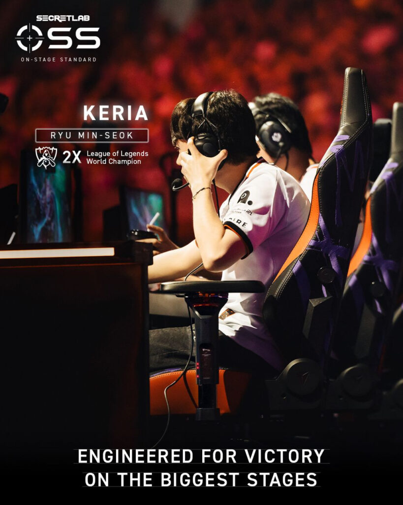 Keria using the armrests (Image via Secretlab)