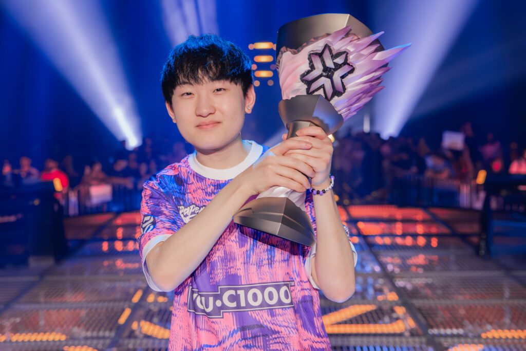 Jinggg with the Masters Toronto trophy (Photo by Stefan Wisnoski/Riot Games)
