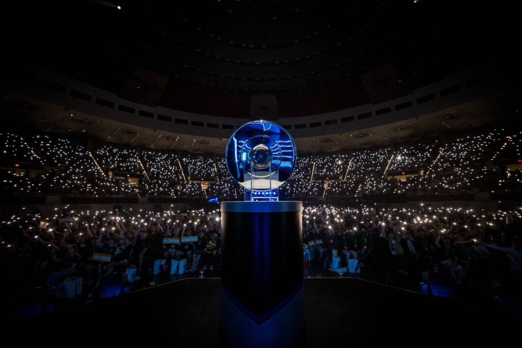 Trophy and arena during IEM Dallas 2025 (Image via ESL | Helena Kristiansson)