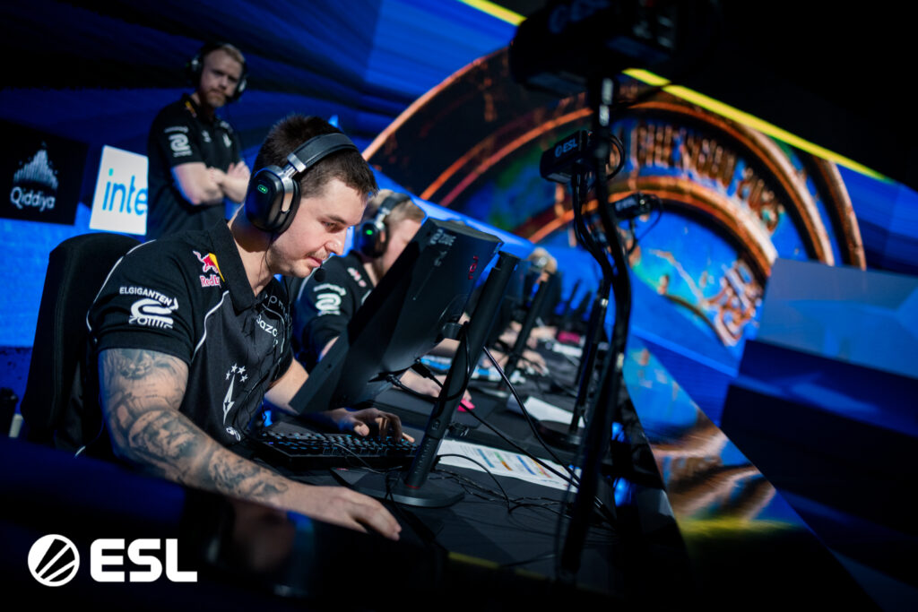 Astralis during Round 1 match versus NAVI (Image via ESL)