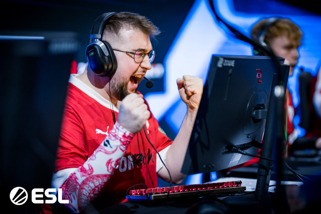 MOUZ during Round 1 match versus FaZe Clan (Image via ESL)