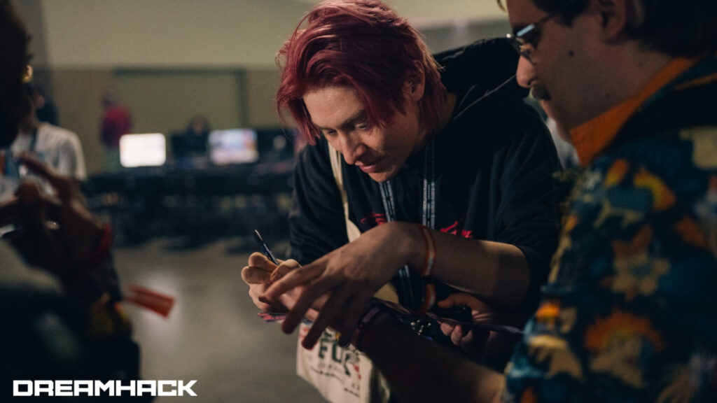 Leffen with the fans after his victory (Image by Jianhua Chen/DreamHack)